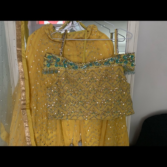 Yellow lengha in size 40-42 - Picture 4 of 6